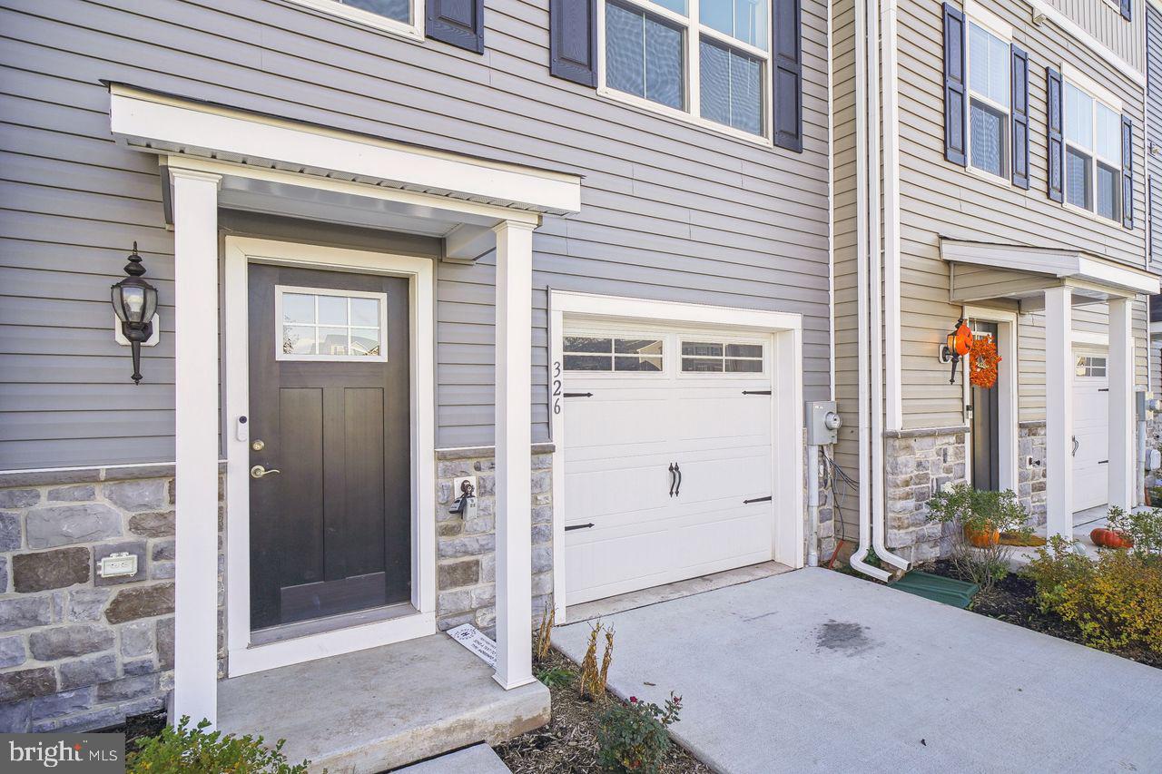 326 Crimson AVENUE