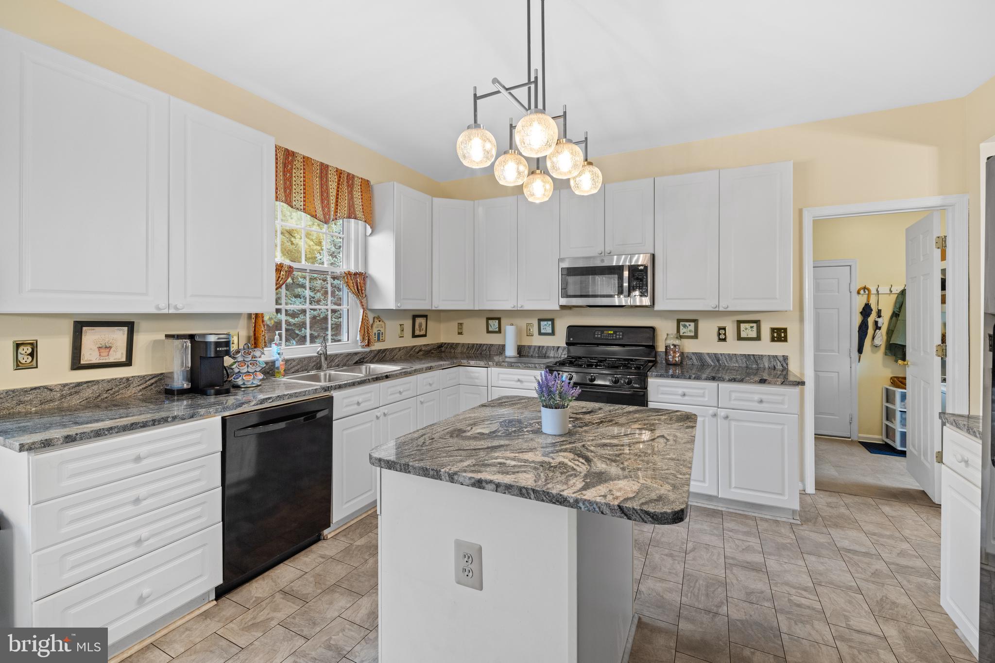 820 Caren Dr