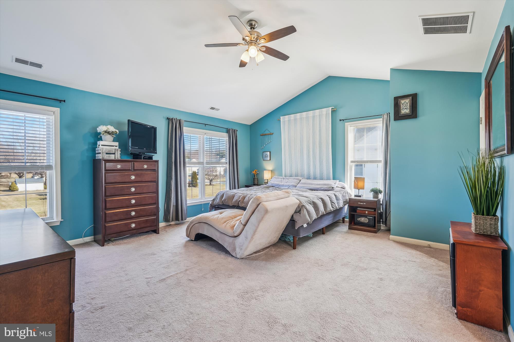 1021 Caren Dr