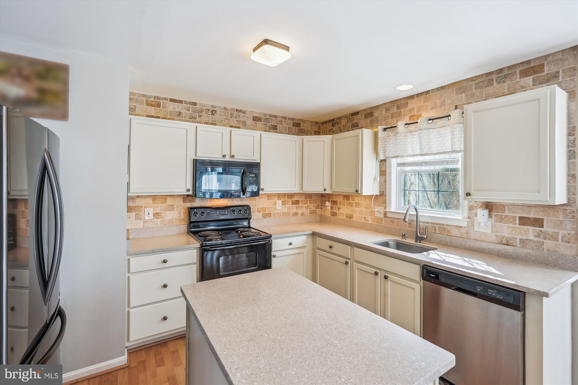 1021 Caren Dr