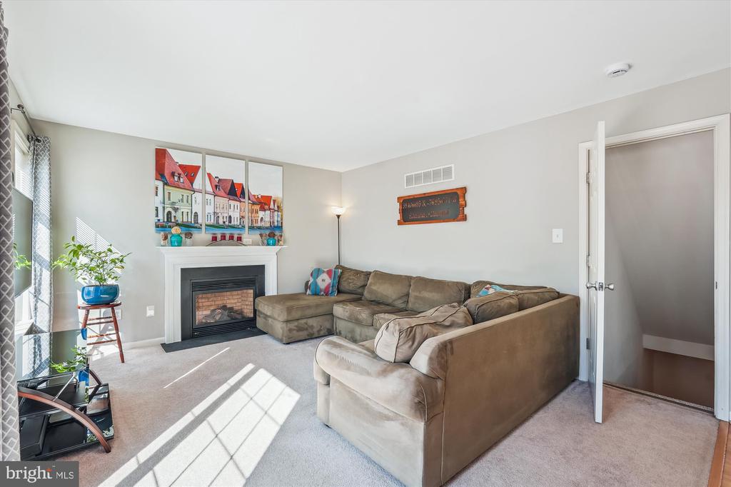 1021 Caren Dr