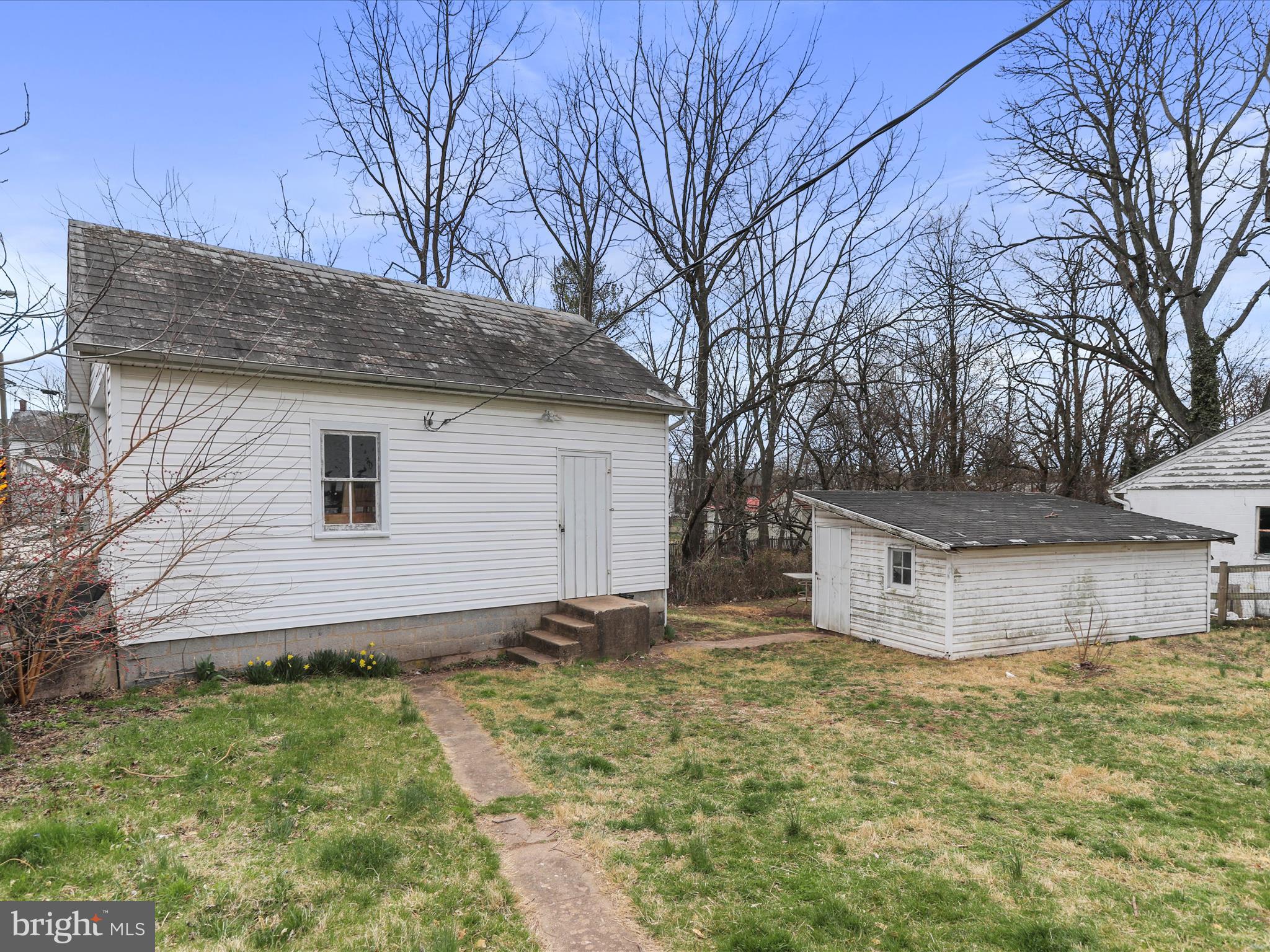 35 Middle St