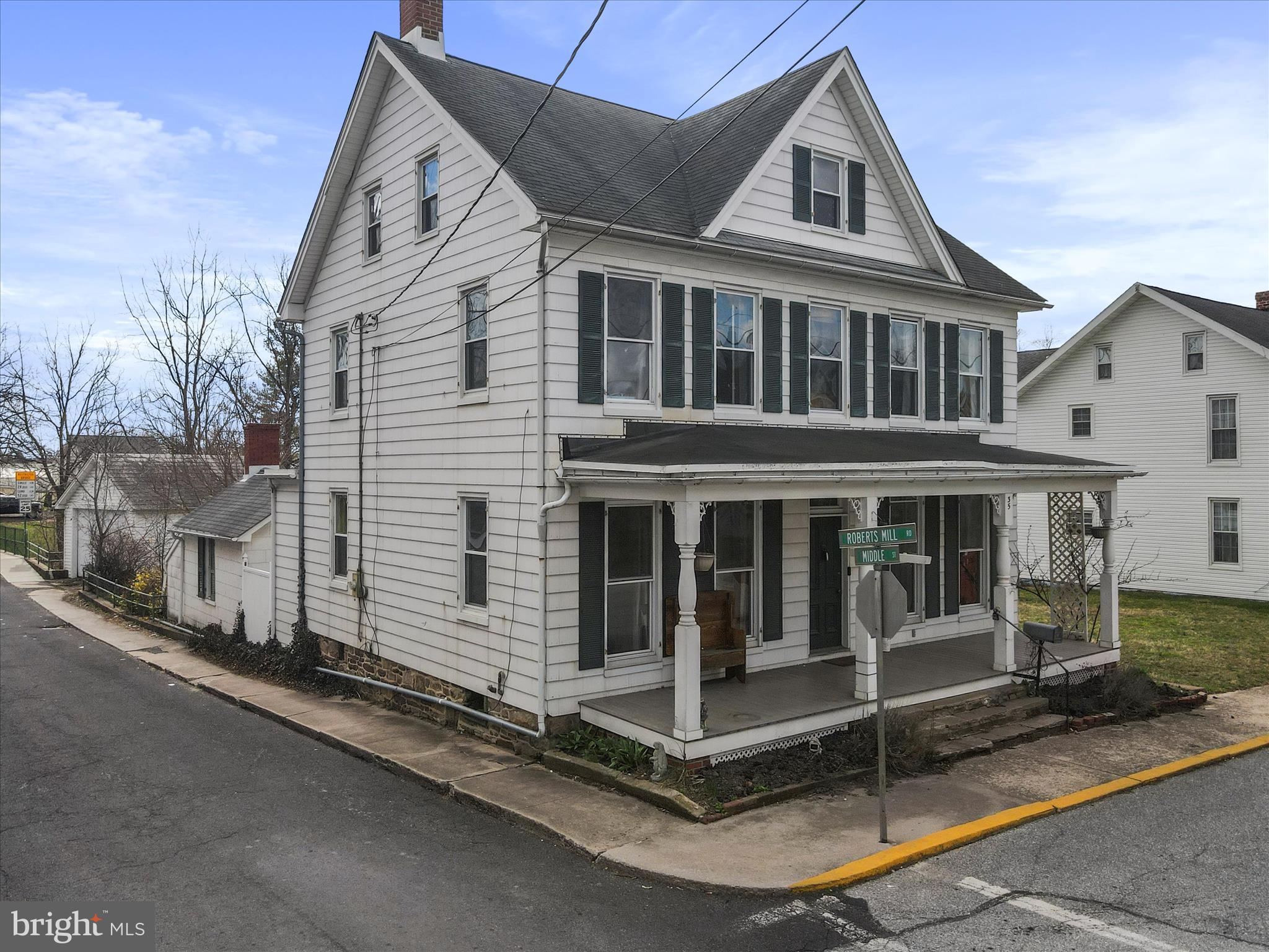 35 Middle St
