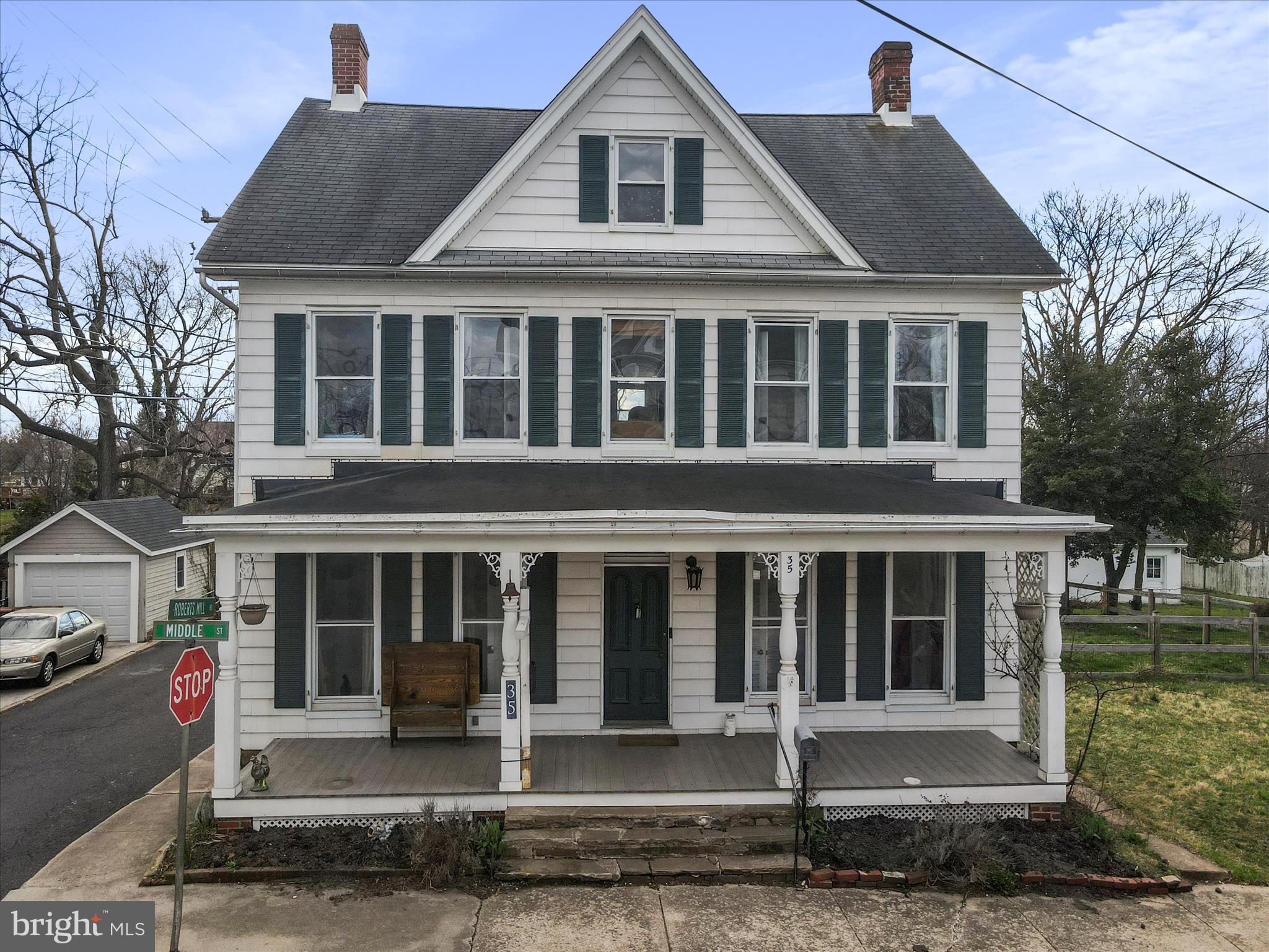 35 Middle St
