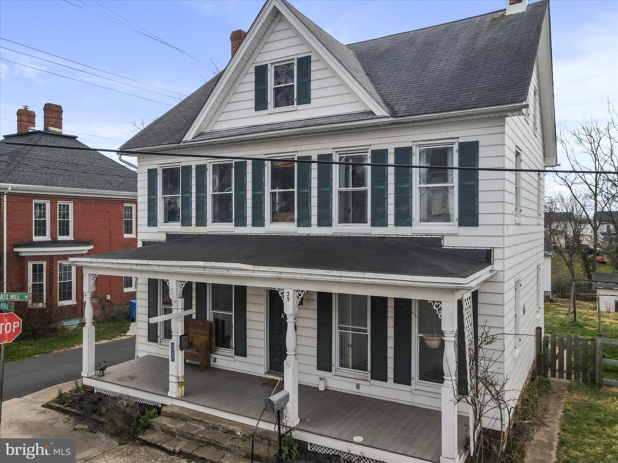 35 Middle St