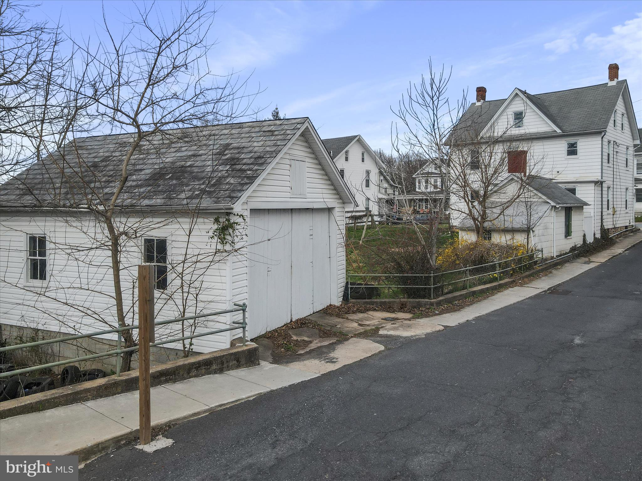 35 Middle St