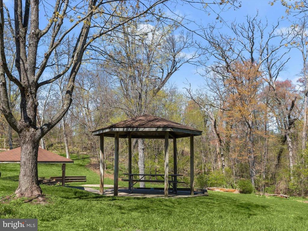 7696 Swallow Rd