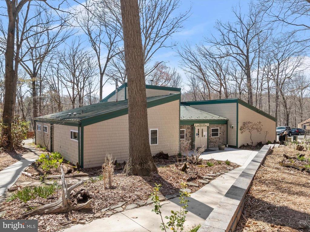 7696 Swallow Rd