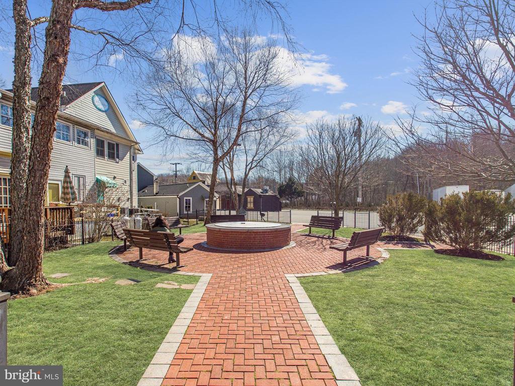 7696 Swallow Rd