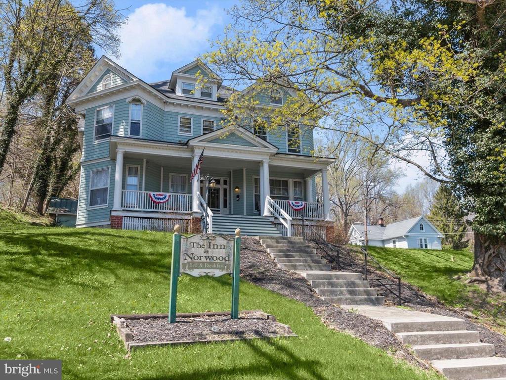 7696 Swallow Rd