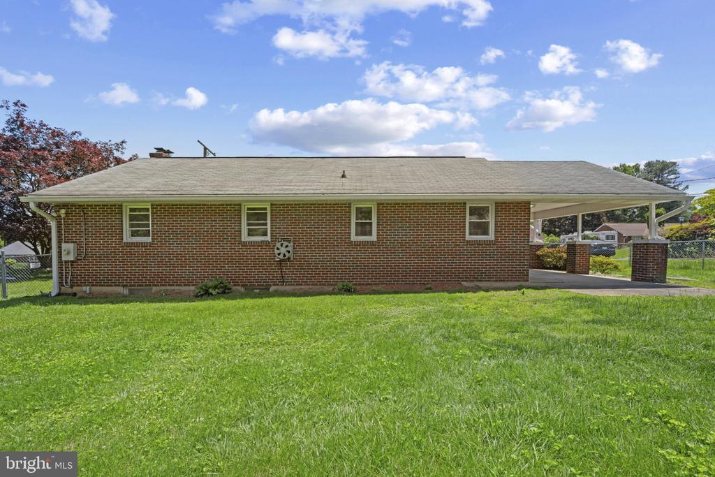 812 William Ave