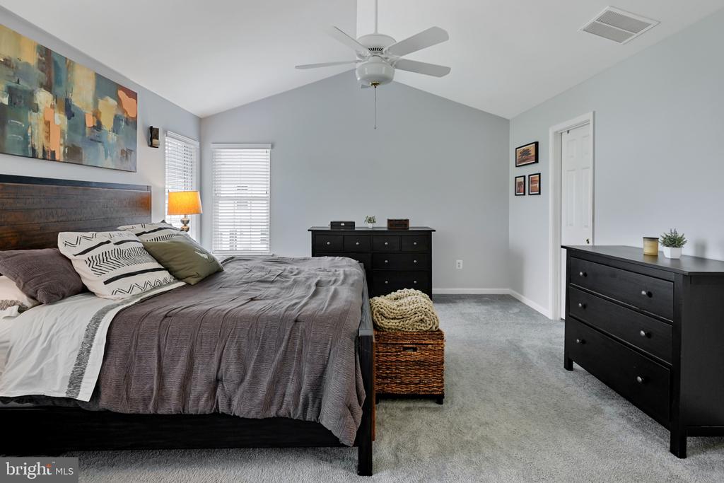 5987 Calvert