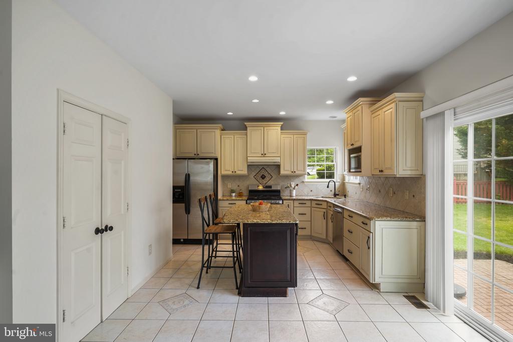 5987 Calvert