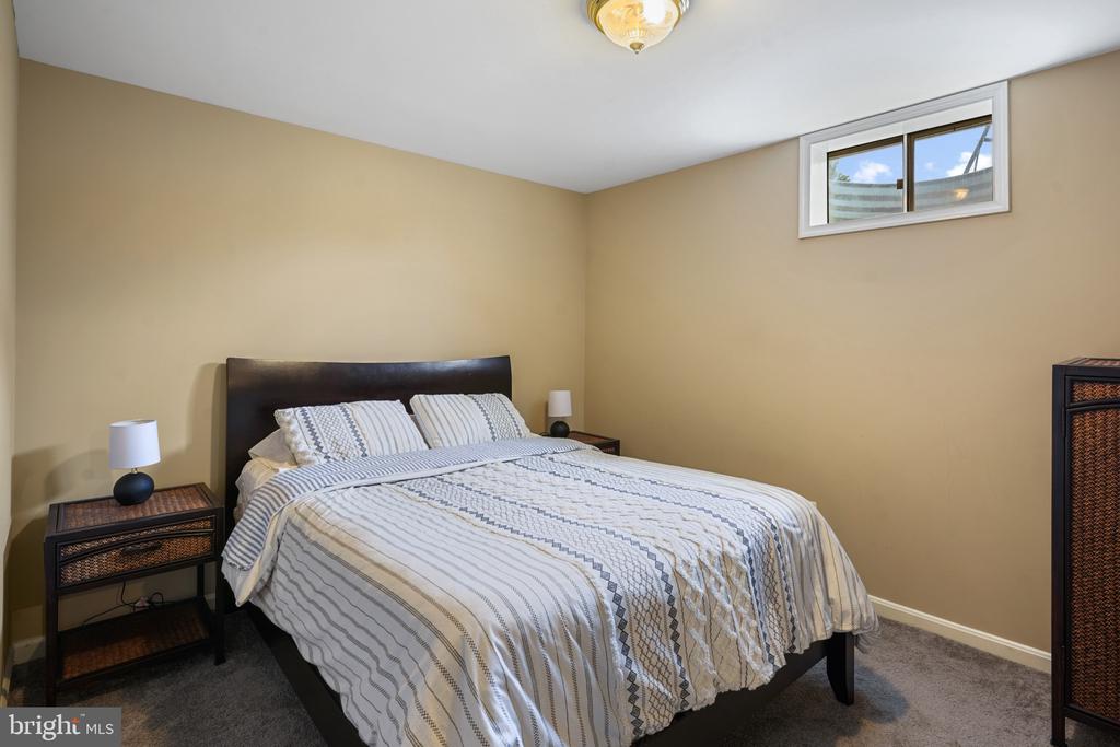 5987 Calvert
