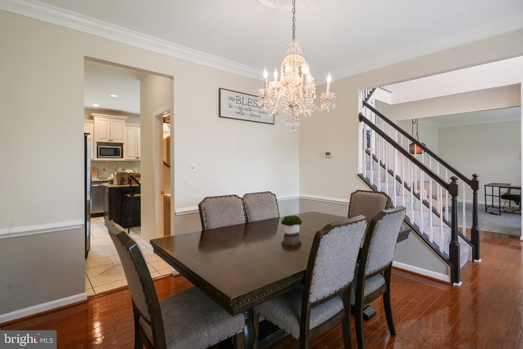 5987 Calvert