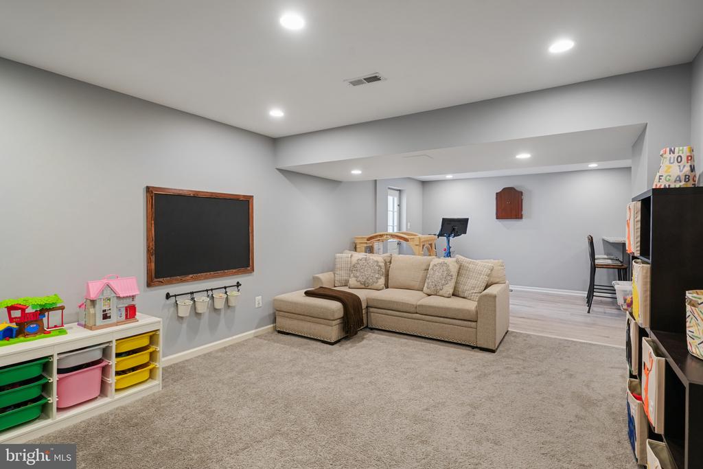 5987 Calvert