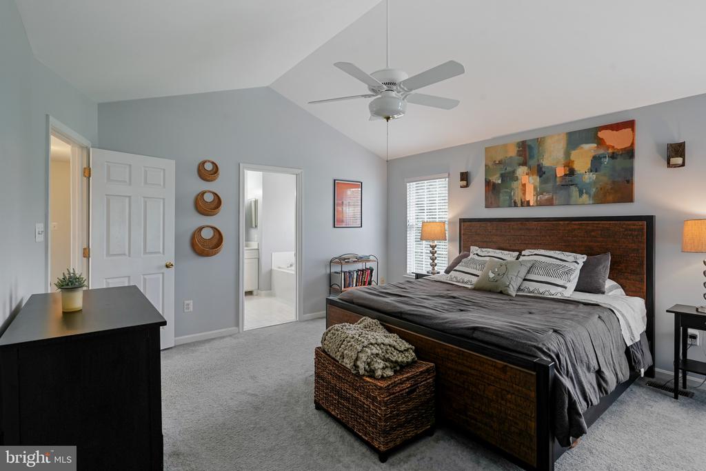 5987 Calvert