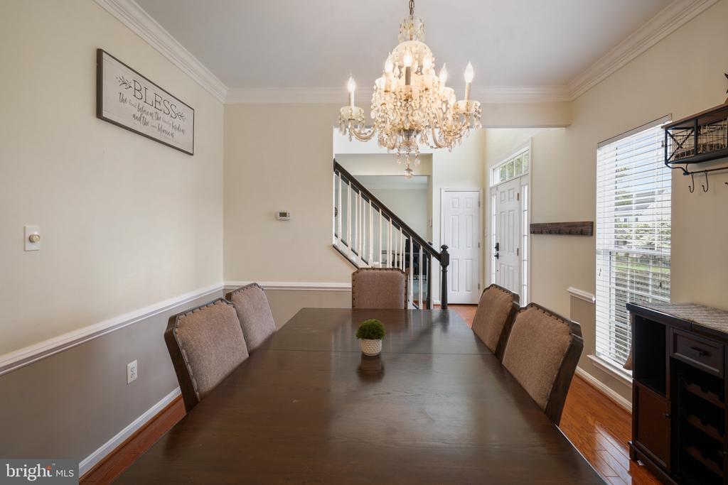 5987 Calvert