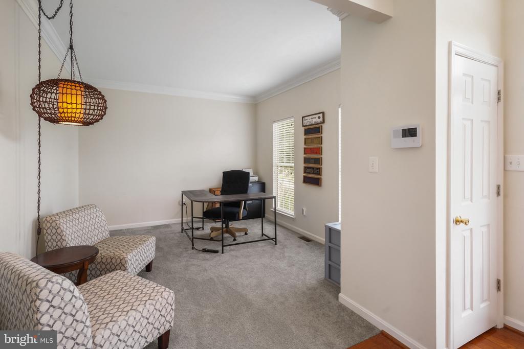 5987 Calvert