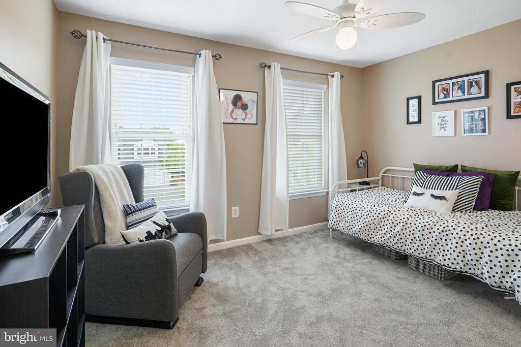 5987 Calvert