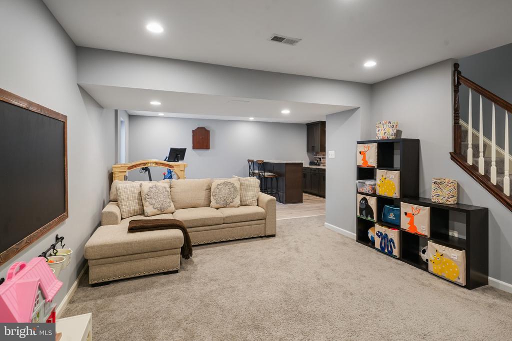 5987 Calvert