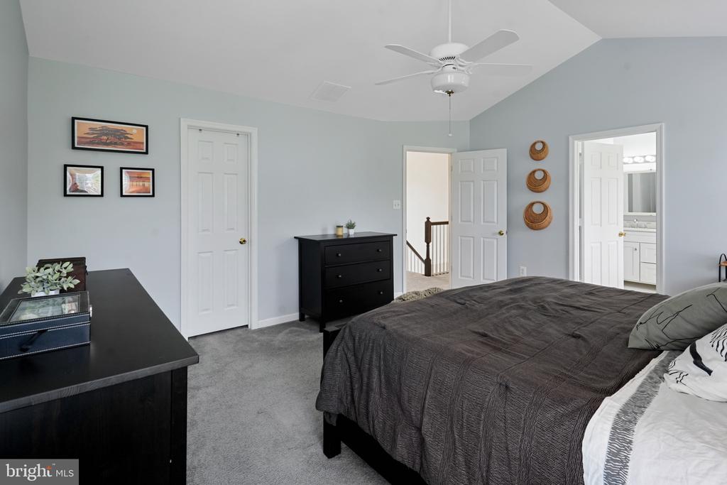 5987 Calvert
