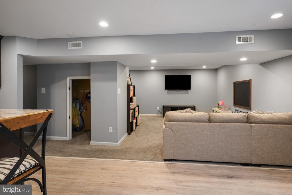 5987 Calvert