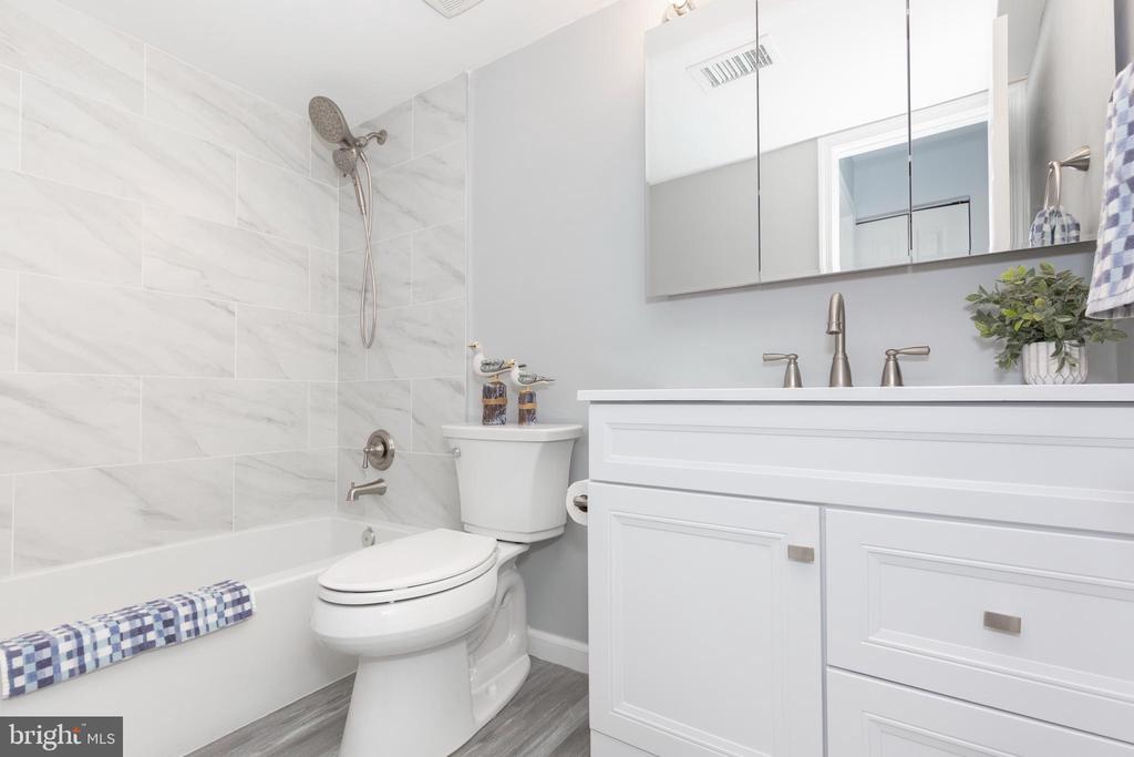 1003 SCARLET OAK COURT 1A