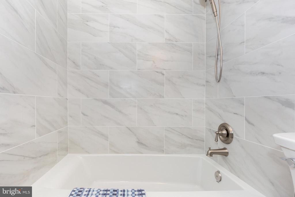 1003 SCARLET OAK COURT 1A