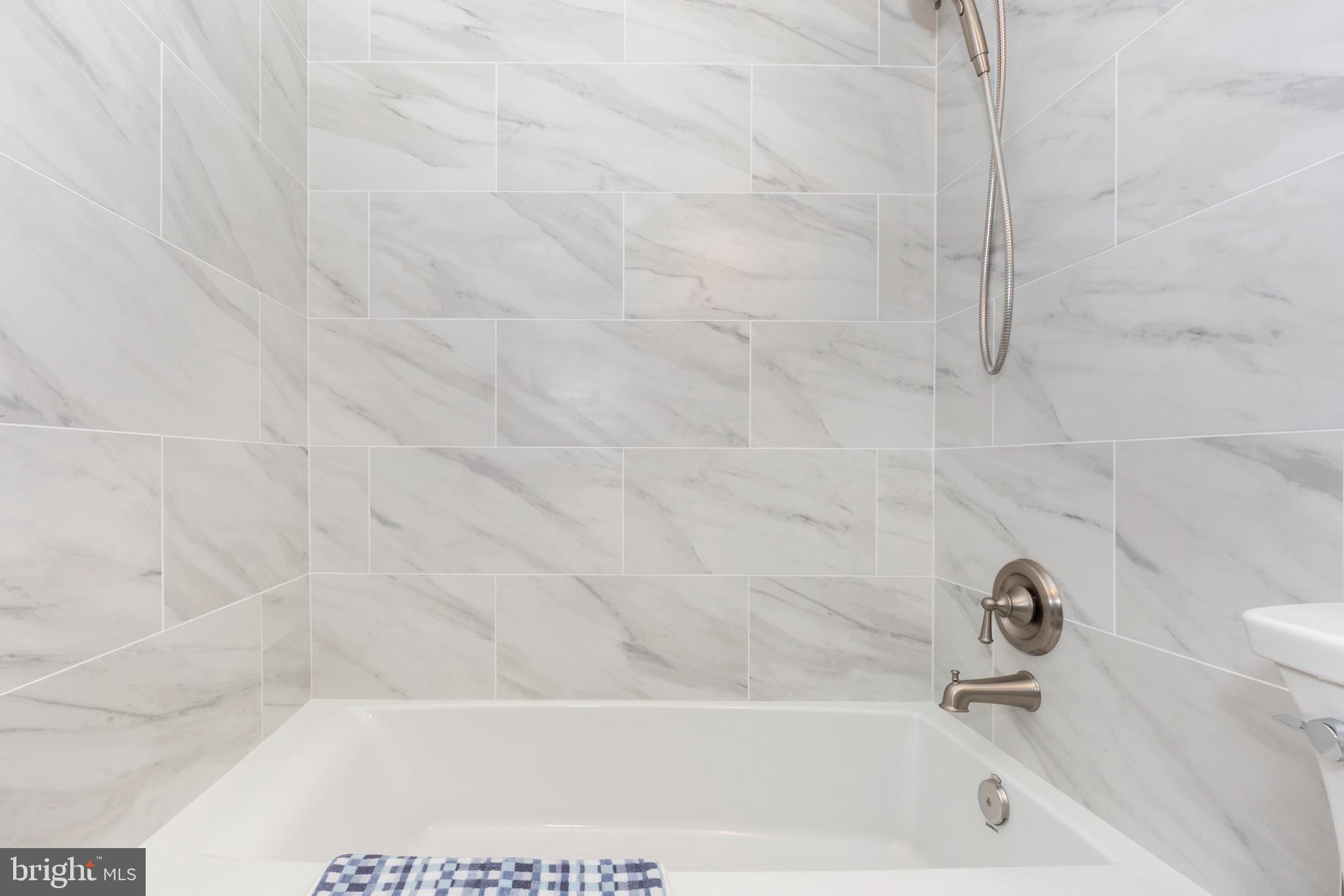 1003 SCARLET OAK COURT 1A