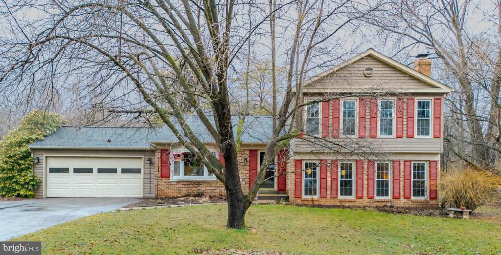 604 ROUNDTREE COURT