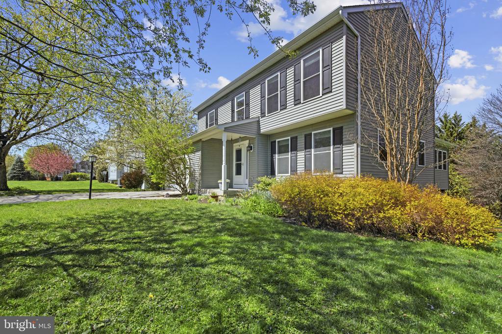 550 YELLOW LILY COURT