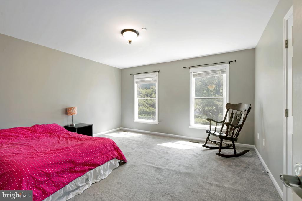 550 YELLOW LILY COURT
