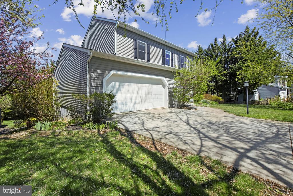 550 YELLOW LILY COURT