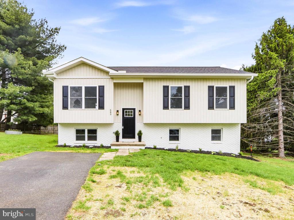 683 SUNFLOWER COURT
