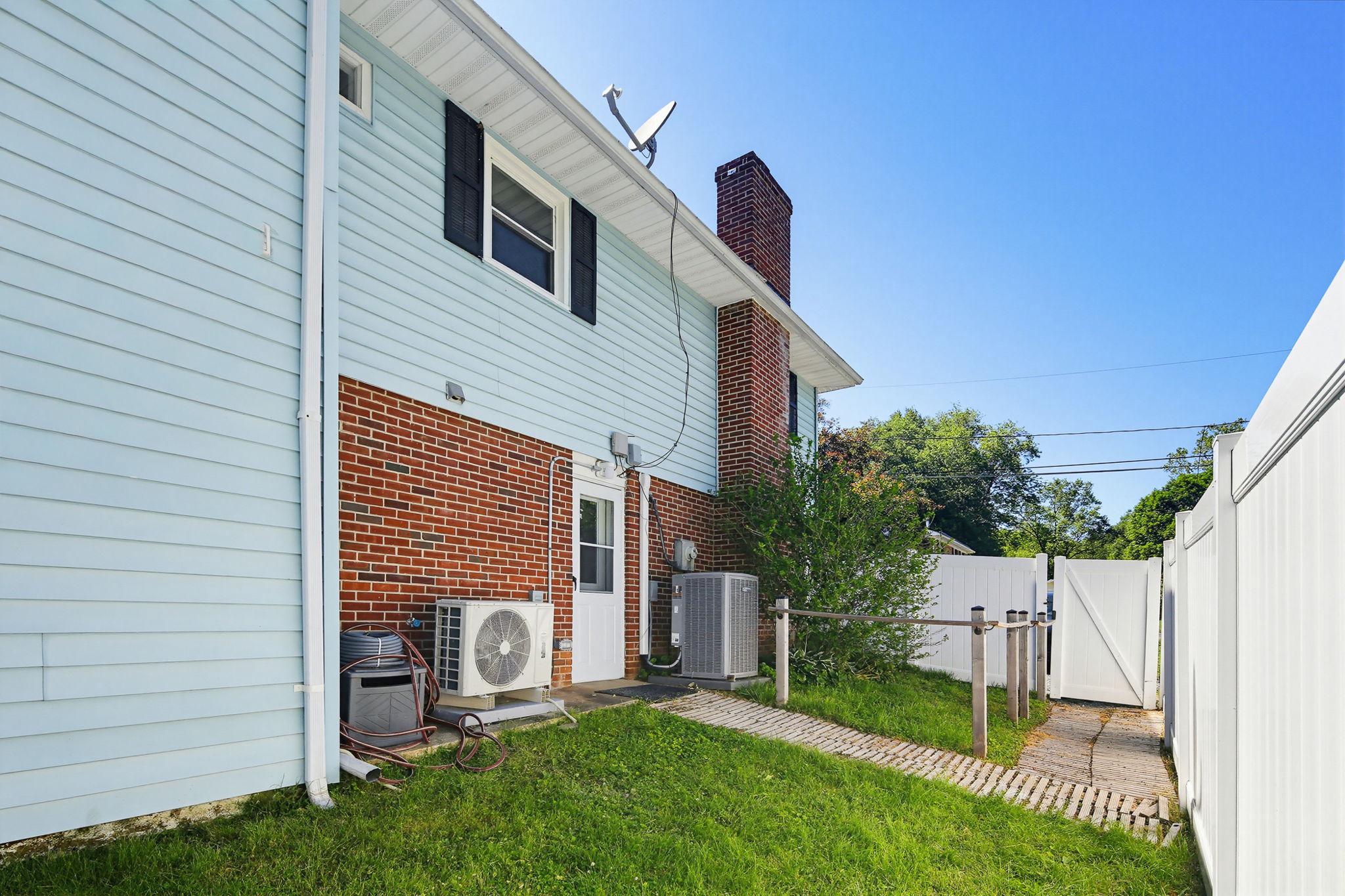 119 SCHOOLHOUSE ROAD