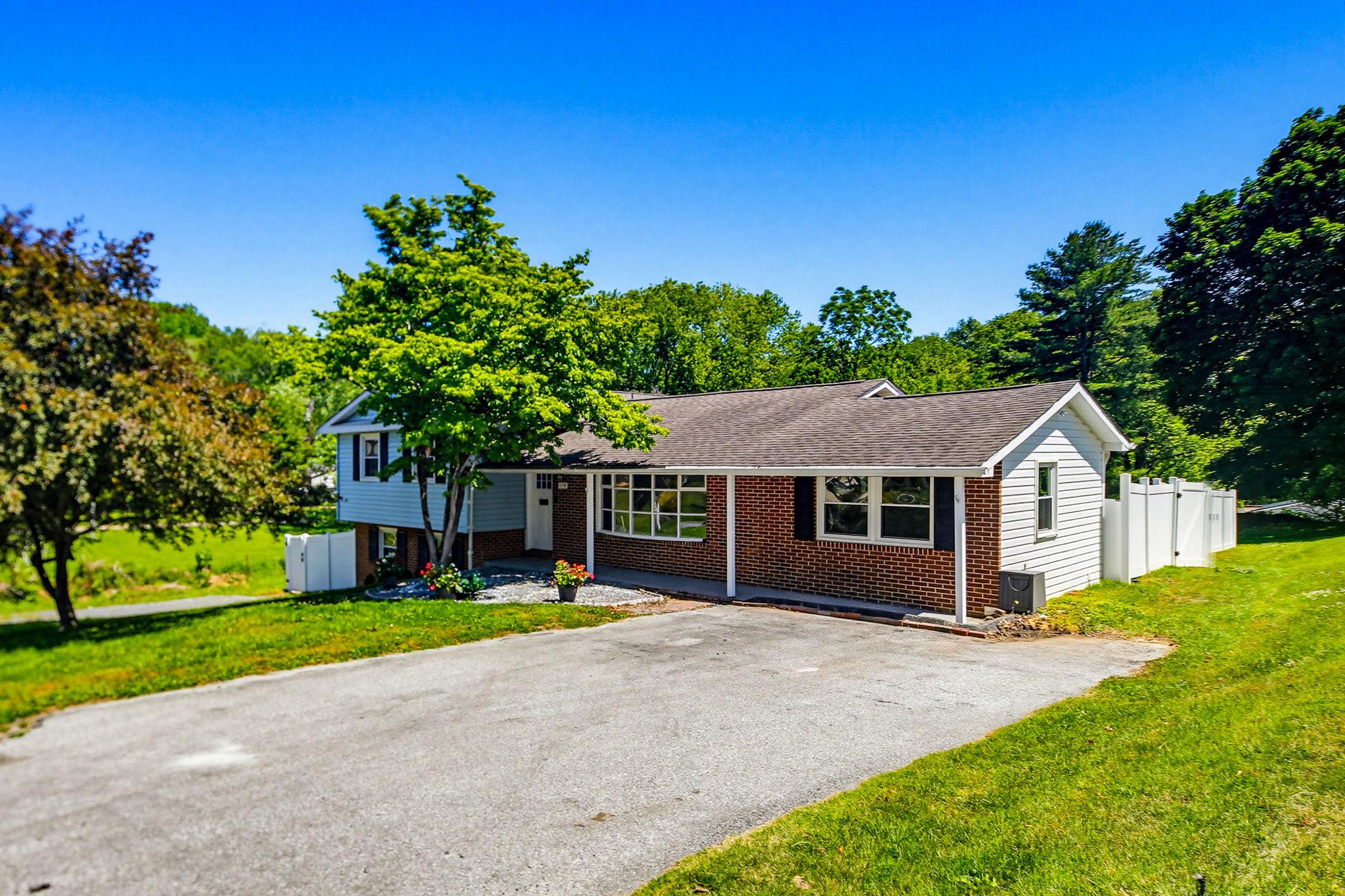 119 SCHOOLHOUSE ROAD