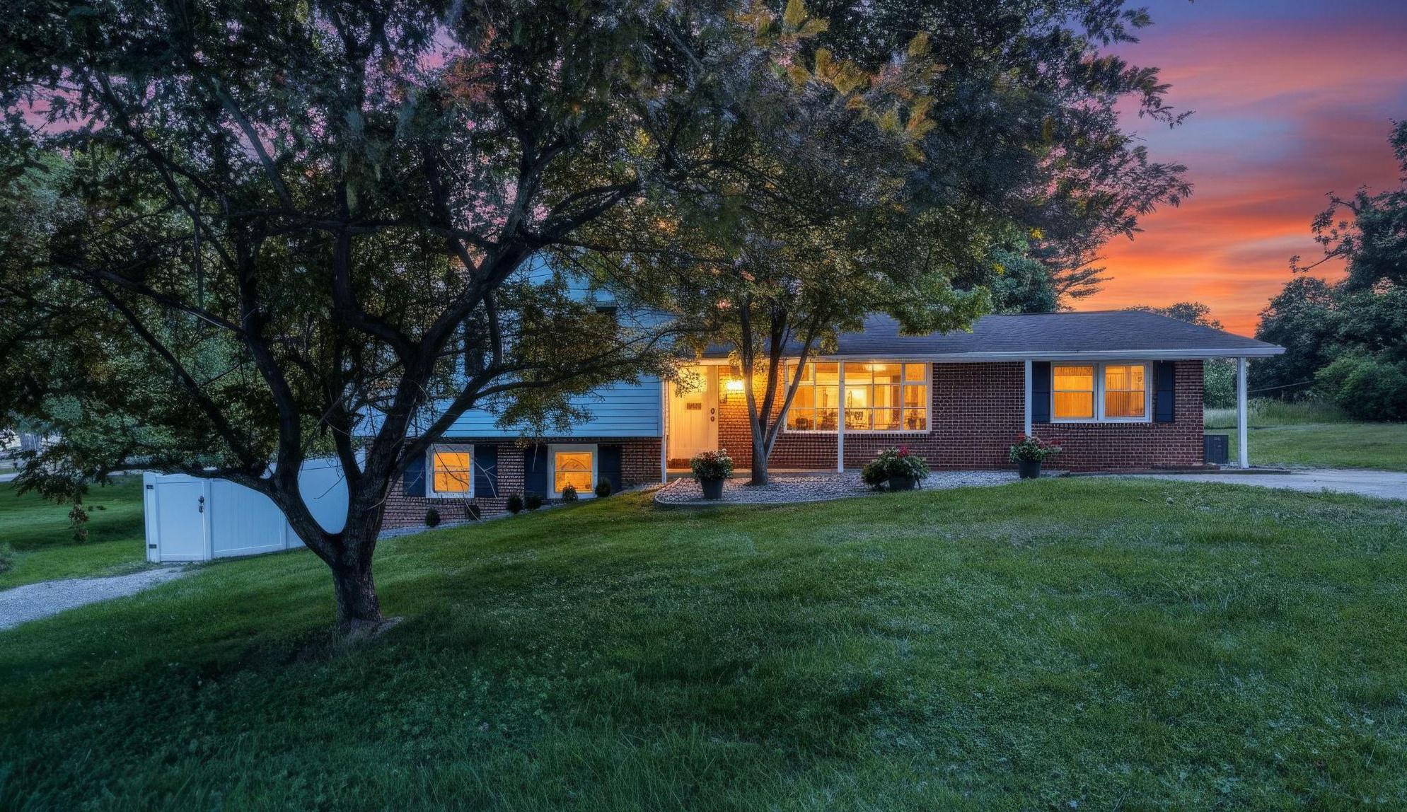 119 SCHOOLHOUSE ROAD