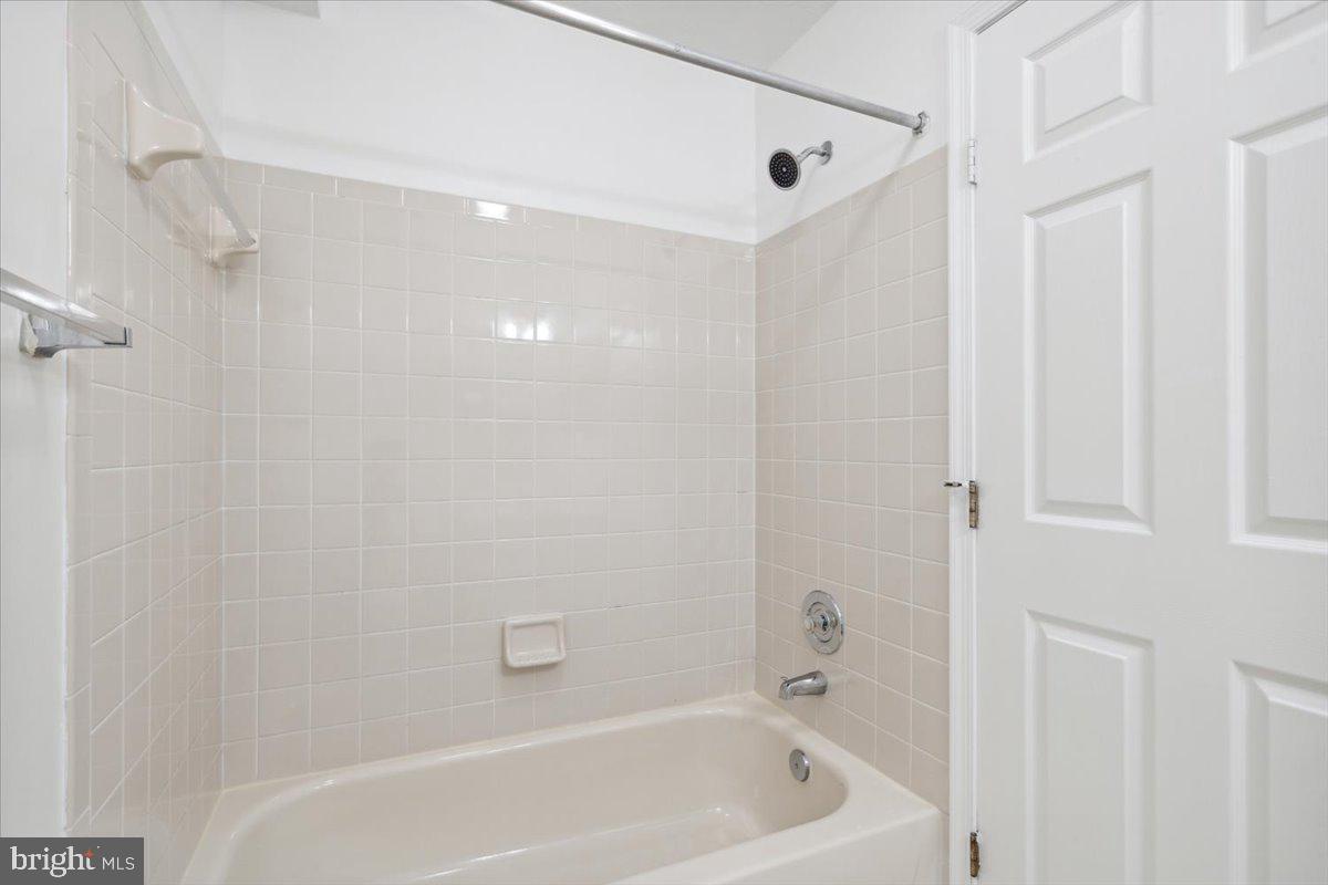 613 Himes Ave #Xi105