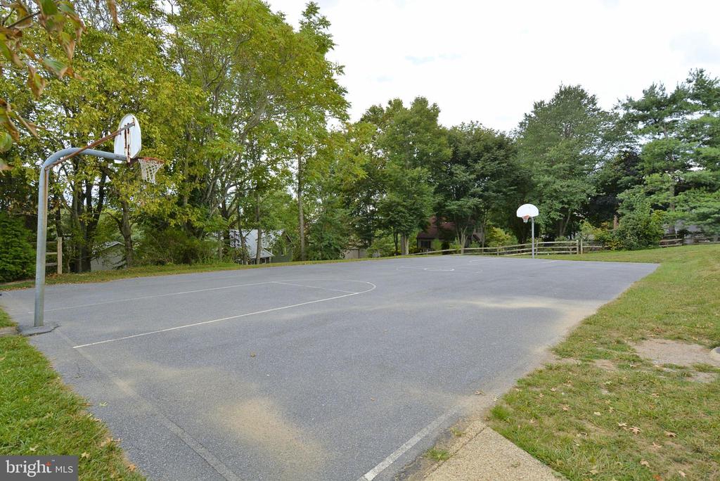 6949 Fox Chase Rd