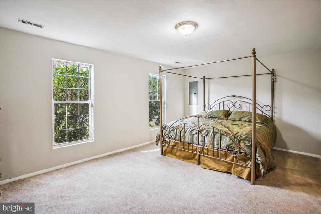 1031 Dulaney Mill Dr