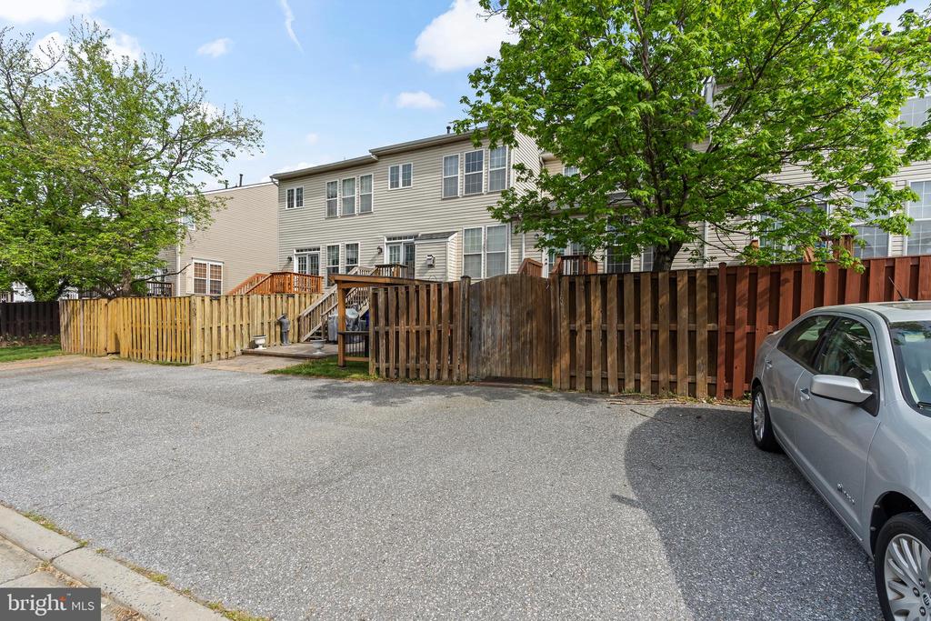 1705 Derrs Sq E