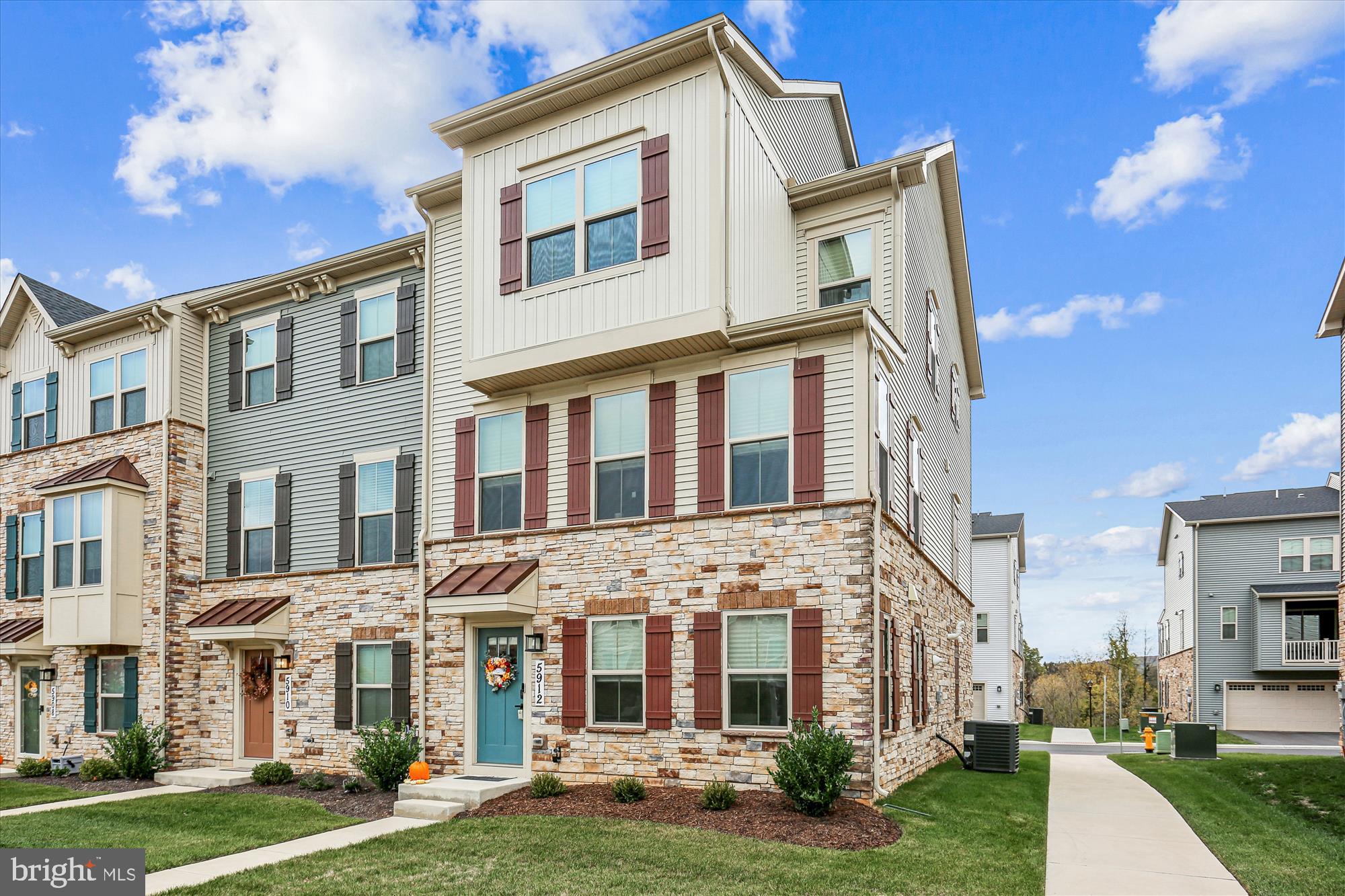 5912 GARDEN WALK DRIVE