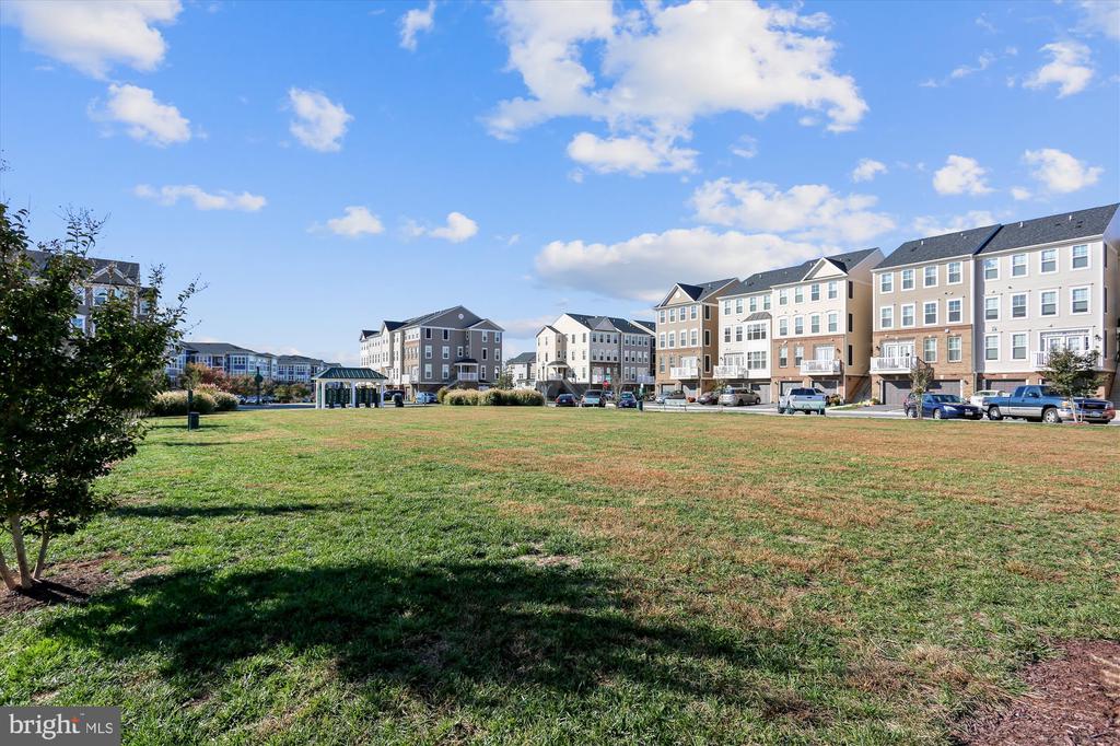 5912 GARDEN WALK DRIVE