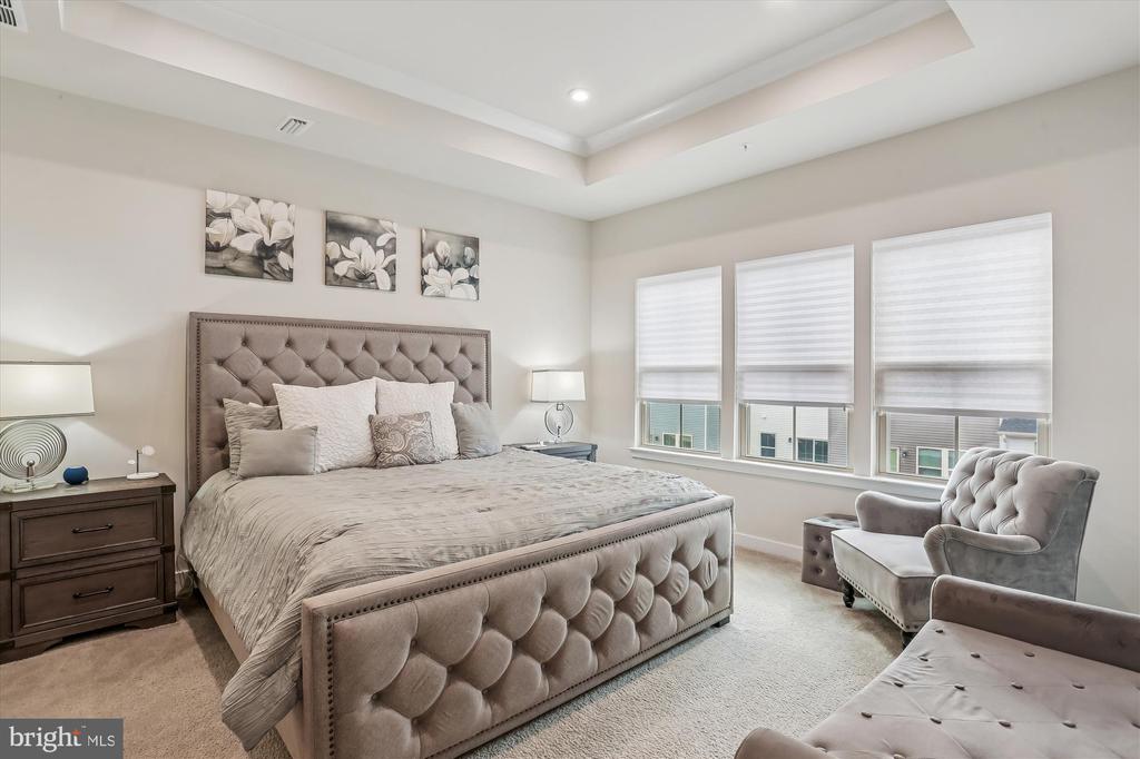 5912 GARDEN WALK DRIVE