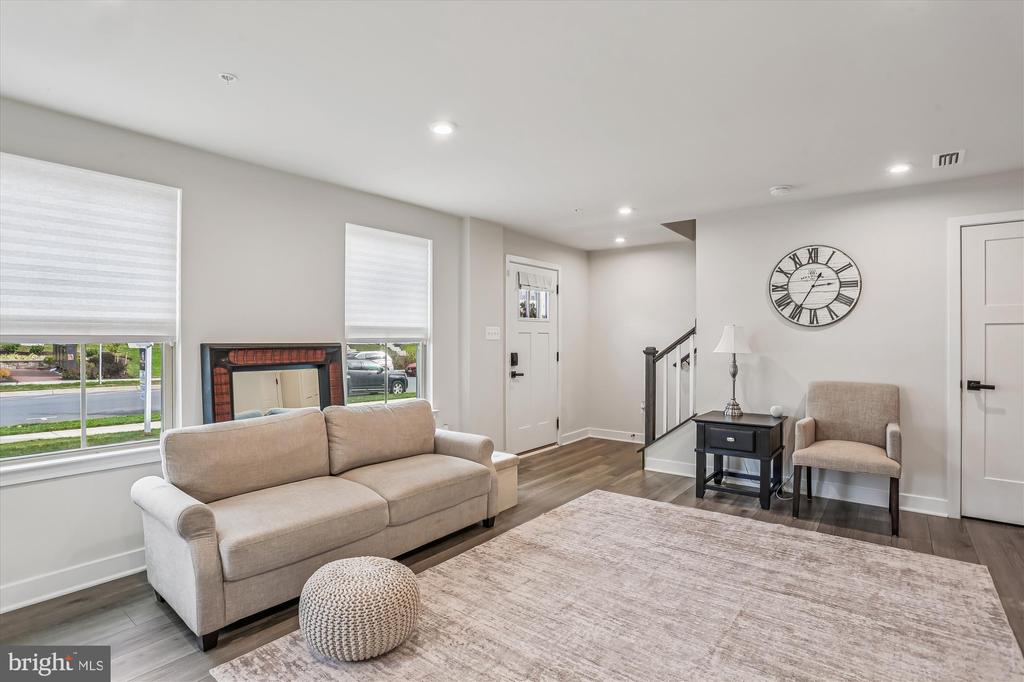 5912 GARDEN WALK DRIVE