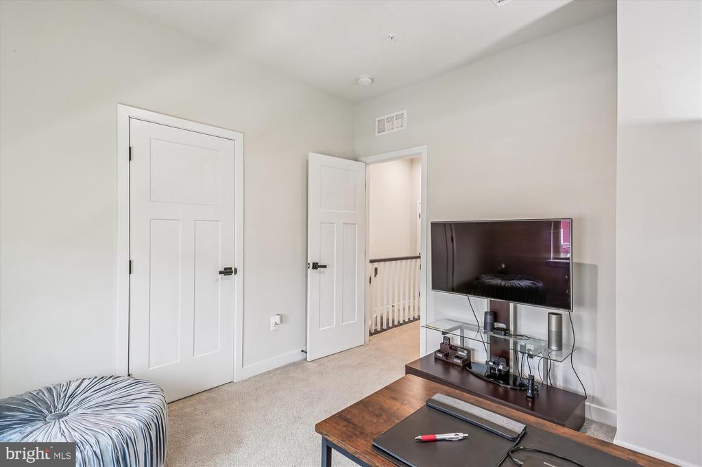 5912 GARDEN WALK DRIVE