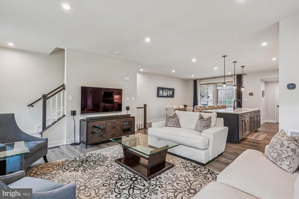 5912 GARDEN WALK DRIVE