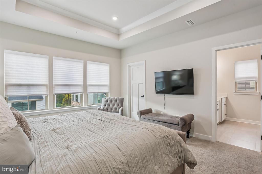 5912 GARDEN WALK DRIVE