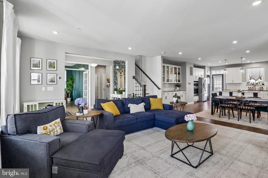 1109 SAXTON DRIVE
